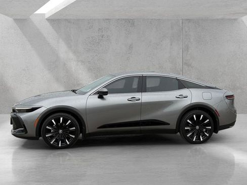 Used 2023 Toyota Crown Platinum image 2