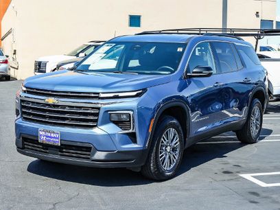 Used 2025 Chevrolet Traverse LT