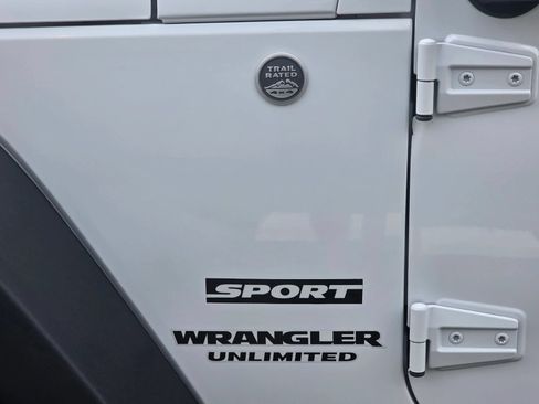 Used 2015 Jeep Wrangler Unlimited Sport w/ Connectivity Group AWD/4WD image 8