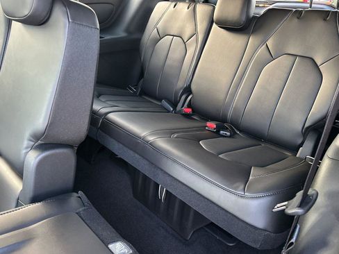 New 2026 Chrysler Pacifica Select image 12