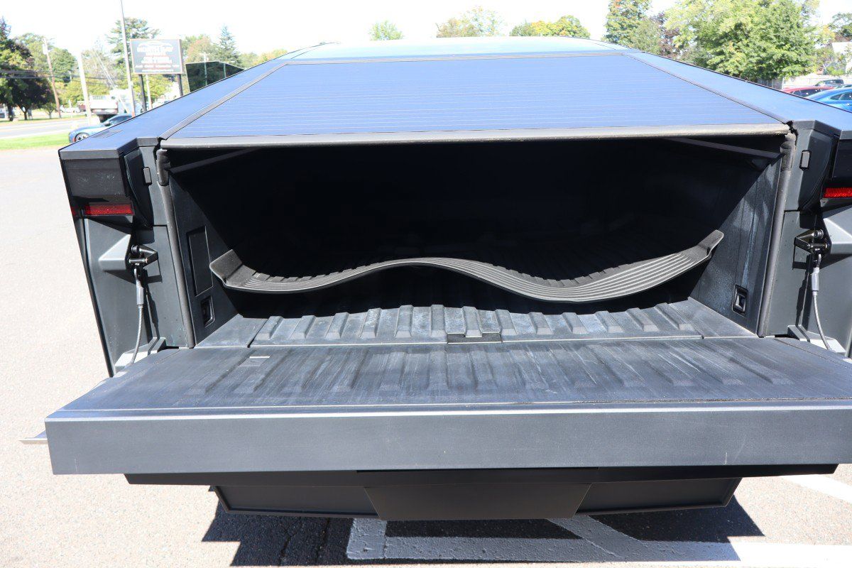Used 2024 Tesla Cybertruck AWD Crew Cab image 14