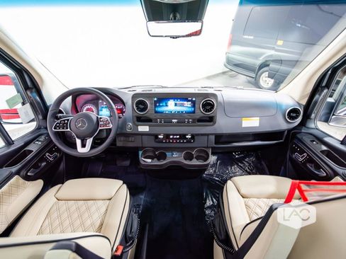 Used 2024 Mercedes-Benz Sprinter 3500 image 28