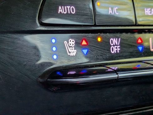 Used 2023 Chevrolet Bolt EUV Premier FWD image 24