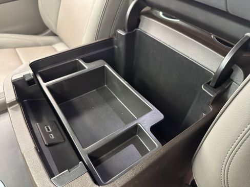 Used 2023 GMC Yukon XL SLT image 30