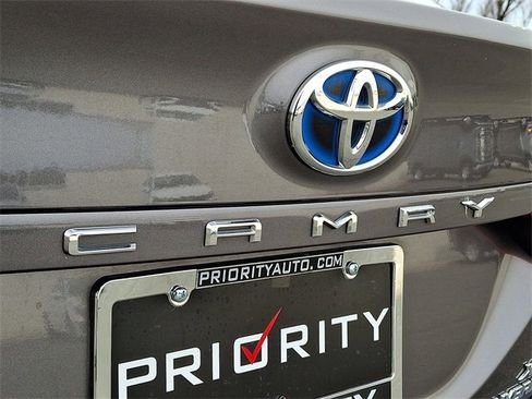 Used 2020 Toyota Camry XLE image 28