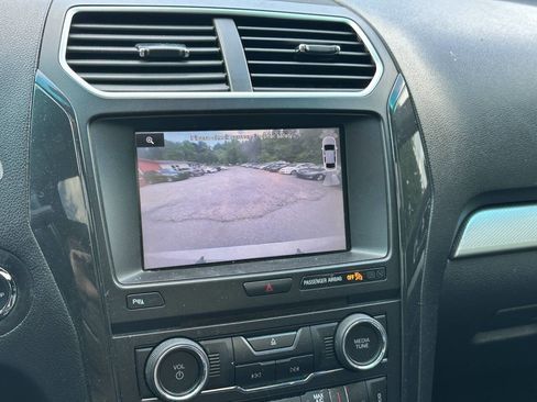 Used 2016 Ford Explorer XLT w/ Equipment Group 202A FWD image 19