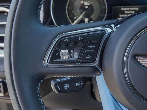 Used 2023 Bentley Bentayga AWD/4WD image 22