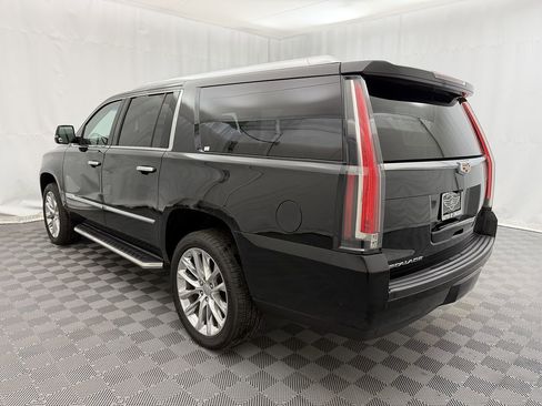 Used 2017 Cadillac Escalade ESV Luxury image 7