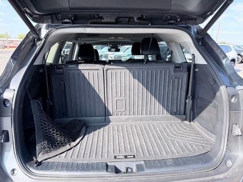 Used 2022 Toyota Highlander XLE FWD image 11