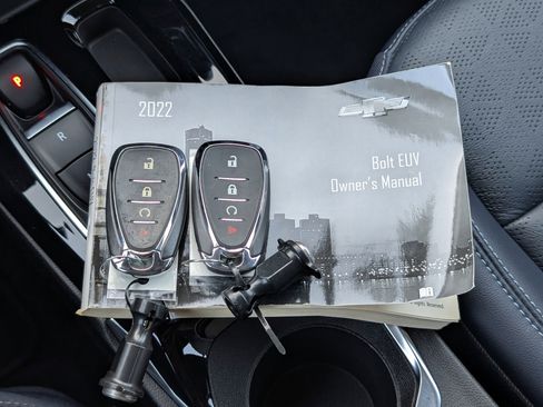 Used 2022 Chevrolet Bolt EUV Premier w/ Sun & Sound Package image 39