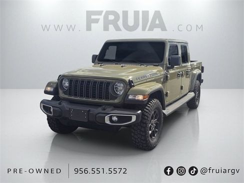 Used 2025 Jeep Gladiator Sport image 1