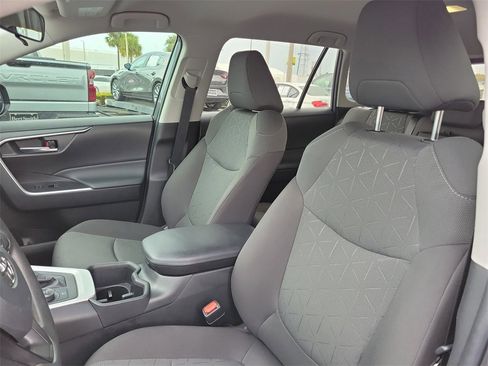 Used 2022 Toyota RAV4 XLE image 20