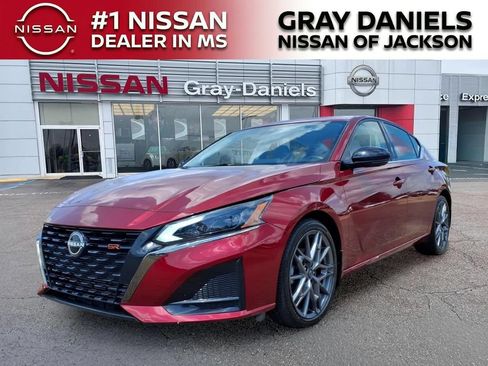 Certified 2024 Nissan Altima 2.0 SR FWD image 4