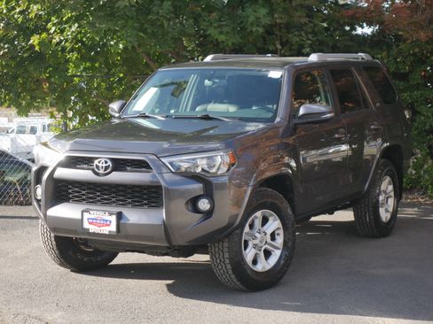 Used 2016 Toyota 4Runner SR5 Premium image 2