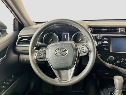 Used 2019 Toyota Camry LE FWD image 17