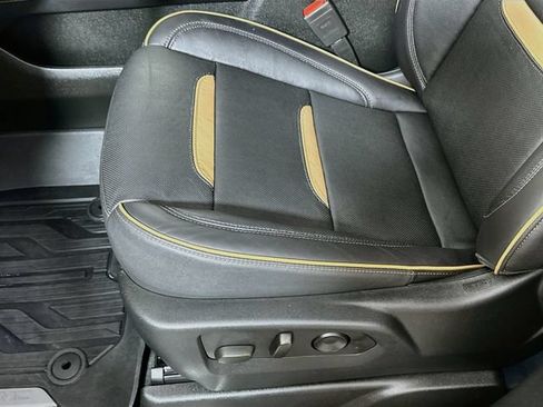 Used 2024 GMC Yukon XL AT4 w/ AT4 Premium Plus Package AWD/4WD image 25