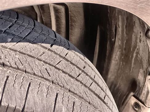 Used 2012 Toyota Camry L image 23