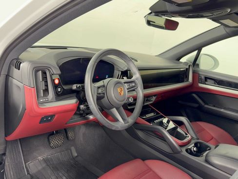 Certified 2025 Porsche Cayenne E-Hybrid AWD/4WD image 4
