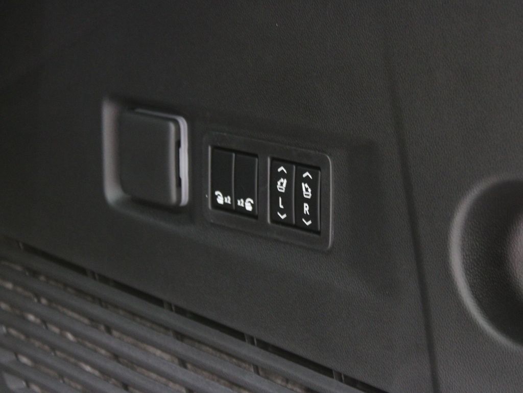Used 2026 GMC Yukon AT4 Ultimate w/ LPO, Floor Liner Package AWD/4WD image 52