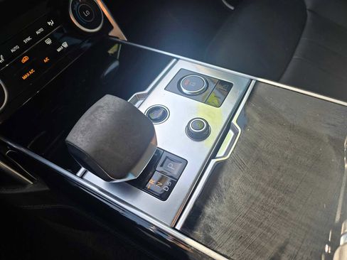 Used 2022 Land Rover Range Rover SE image 32
