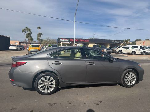 Used 2014 Lexus ES 300h w/ Luxury Package w/Bamboo Trim image 12