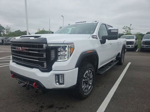 Used 2023 GMC Sierra 2500 AT4 w/ AT4 Preferred Package AWD/4WD image 3