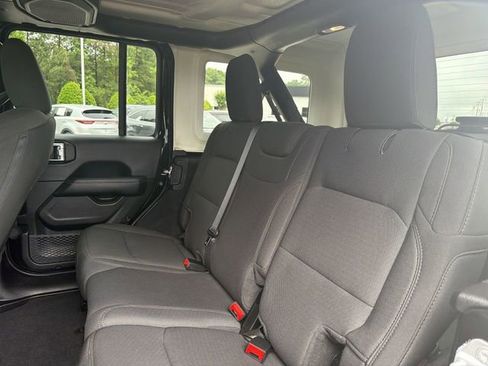 Used 2023 Jeep Wrangler Unlimited Sahara AWD/4WD image 21