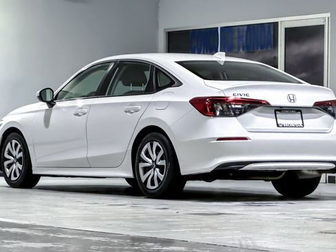 Used 2023 Honda Civic LX image 3