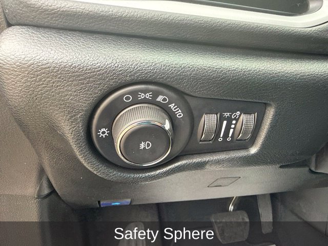 Used 2026 Chrysler Pacifica Select FWD image 12