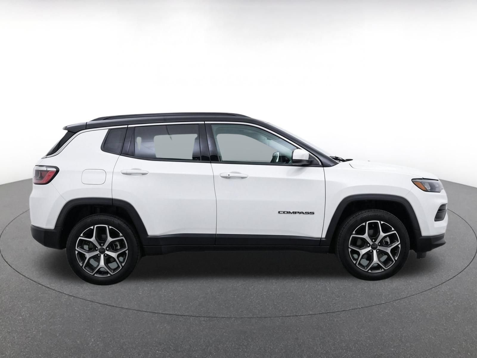 Used 2025 Jeep Compass Limited AWD/4WD image 9