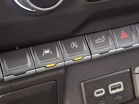 Used 2025 Chevrolet Silverado 1500 Custom image 21