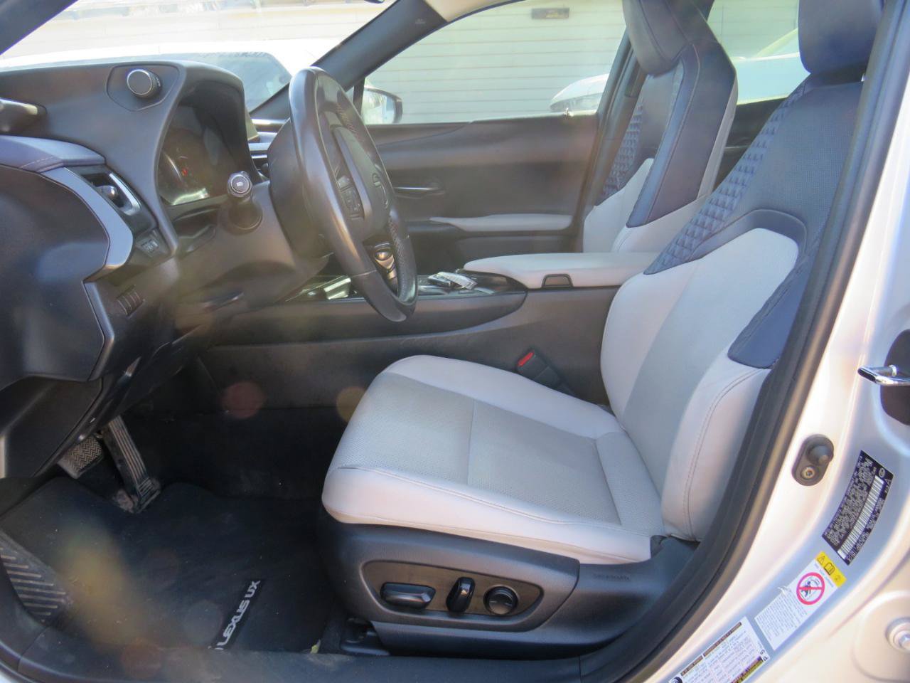 Used 2019 Lexus UX 200 FWD image 23