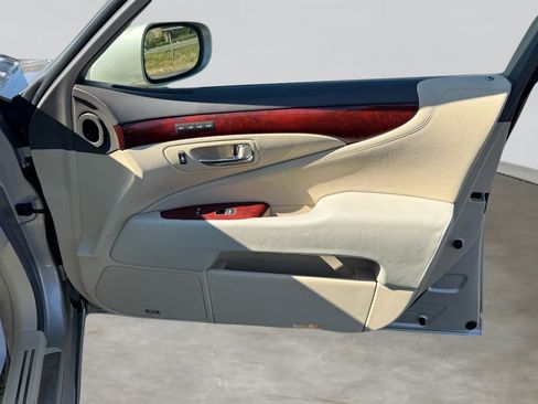 Used 2012 Lexus LS 460 Luxury image 31