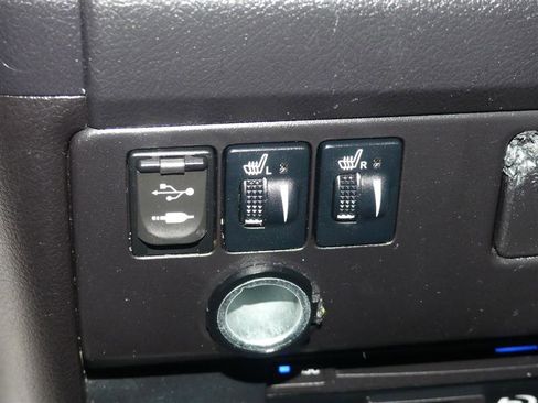 Used 2017 Toyota Sienna SE Premium image 39