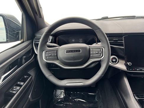 Used 2023 Jeep Wagoneer Series II w/ Flexible Seating Group AWD/4WD image 16