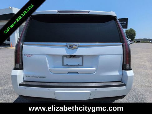 Used 2017 Cadillac Escalade ESV Luxury AWD/4WD image 5