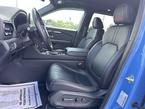 Used 2025 Honda Pilot TrailSport image 17