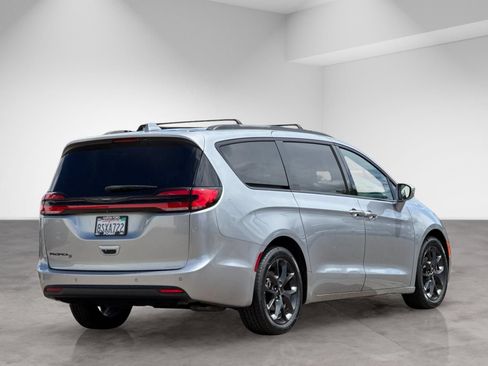 Used 2021 Chrysler Pacifica Touring w/ S Appearance Package FWD image 7