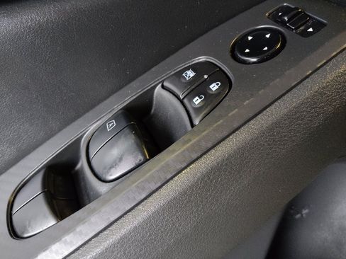 Used 2025 Nissan Altima 2.5 SV FWD image 27