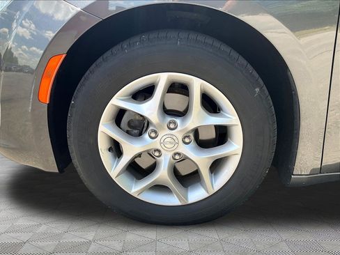 Used 2019 Chrysler Pacifica Touring-L Plus FWD image 32