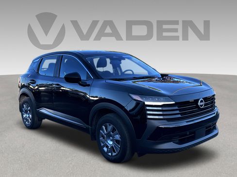 Used 2025 Nissan Kicks S image 1