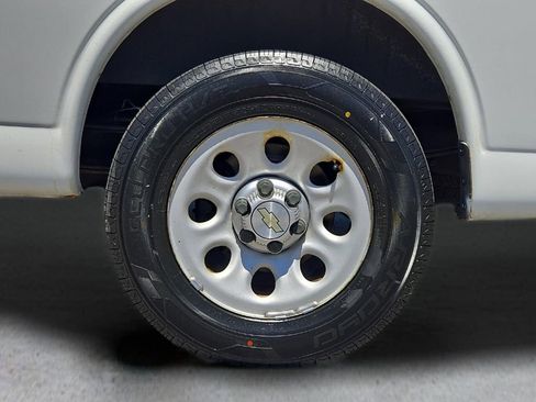 Used 2012 Chevrolet Express 1500 RWD image 9