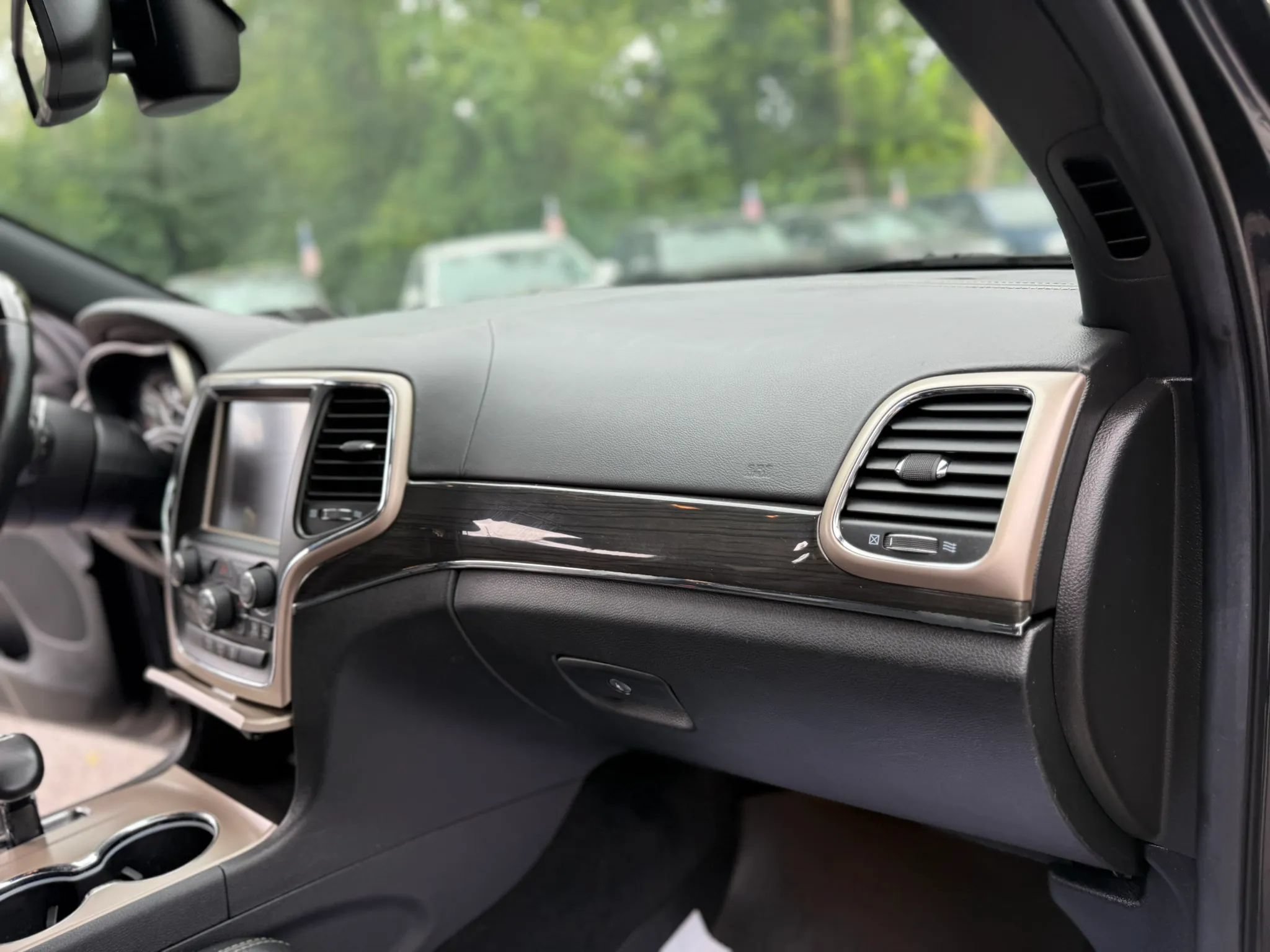 Used 2014 Jeep Grand Cherokee Overland AWD/4WD image 27