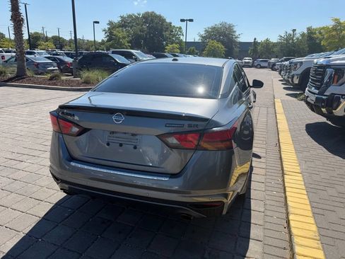 Used 2022 Nissan Altima 2.5 SR w/ Midnight Edition Package FWD image 6