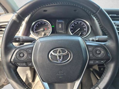 Used 2018 Toyota Camry SE w/ Moonroof Package FWD image 12