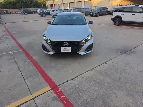 Used 2025 Nissan Altima 2.5 SR FWD image 5