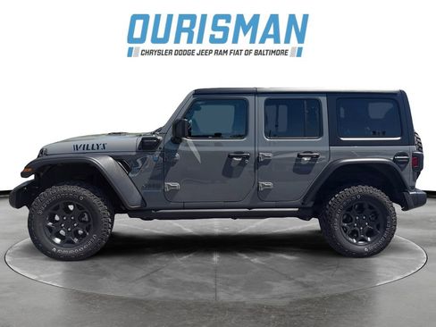 Used 2023 Jeep Wrangler Unlimited w/ Cold Weather Group AWD/4WD image 3