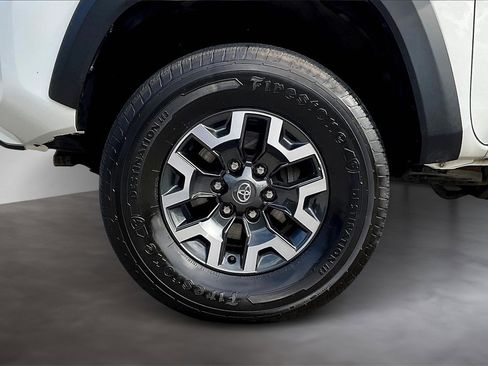 Used 2022 Toyota Tacoma TRD Off-Road image 33
