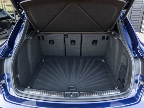 Certified 2026 Porsche Macan AWD/4WD image 37