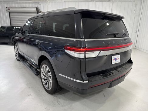 Used 2023 Lincoln Navigator Reserve RWD image 3